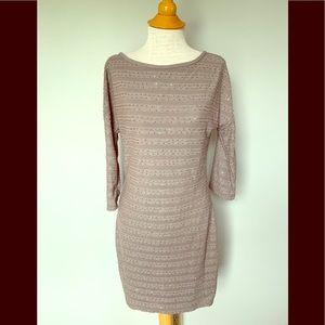 Fitted dress with some sequin